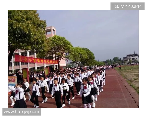 女星仿妆足球明星照片大比拼展现魅力与风采