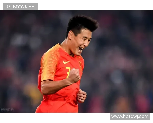 西甲足球明星与女球迷亲密合影展现激情与魅力的瞬间